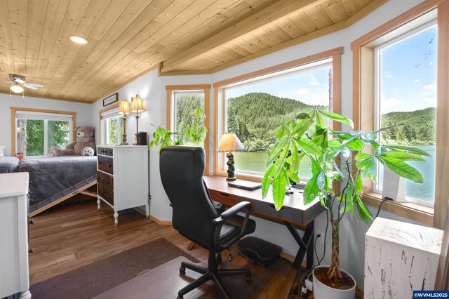 1547 N Tenmile Lake, Lakeside, OR 97449