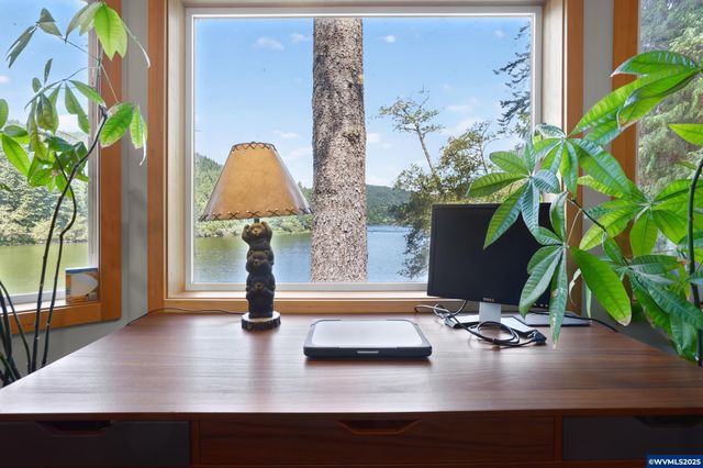 1547 N Tenmile Lake, Lakeside, OR 97449