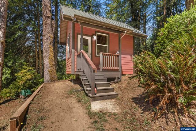 1547 N Tenmile Lake, Lakeside, OR 97449