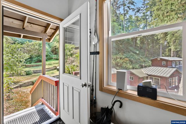 1547 N Tenmile Lake, Lakeside, OR 97449