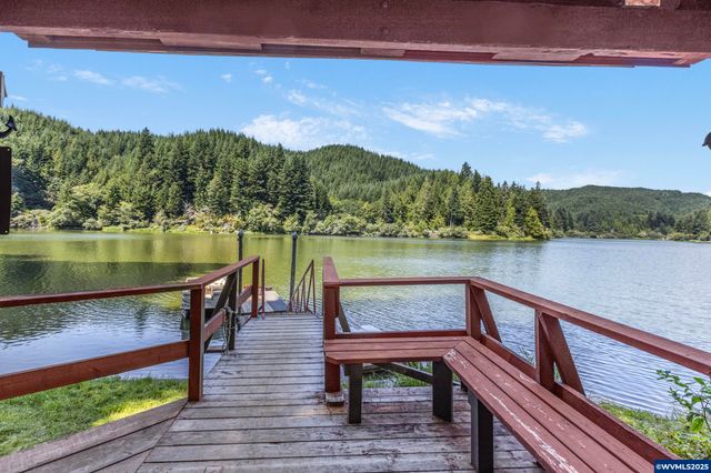 1547 N Tenmile Lake, Lakeside, OR 97449