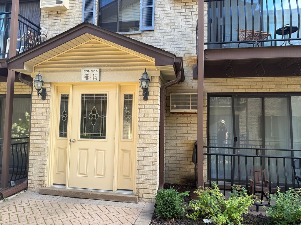 5139 N East River Road 170B, Chicago, IL 60656