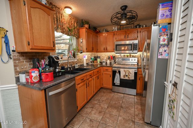 9737 W Dogwood Court, Olive Branch, MS 38654