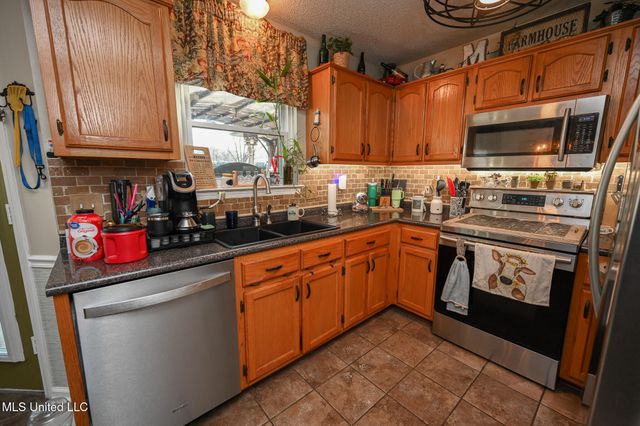 9737 W Dogwood Court, Olive Branch, MS 38654