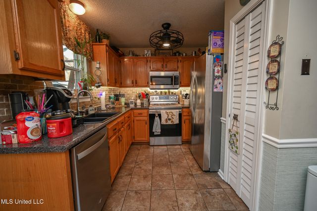 9737 W Dogwood Court, Olive Branch, MS 38654