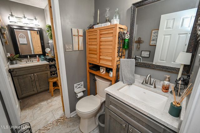 9737 W Dogwood Court, Olive Branch, MS 38654