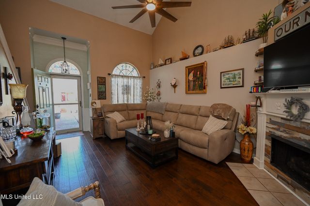 9737 W Dogwood Court, Olive Branch, MS 38654