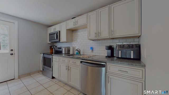 354 Edgewood Avenue, Waterbury, CT 06706