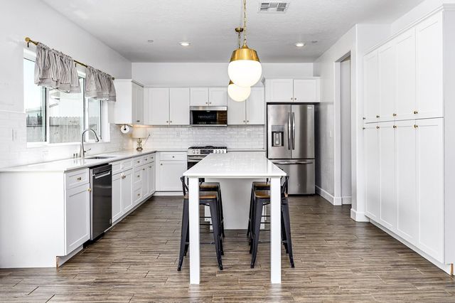 365 Huntington Avenue S, Madera, CA 93636