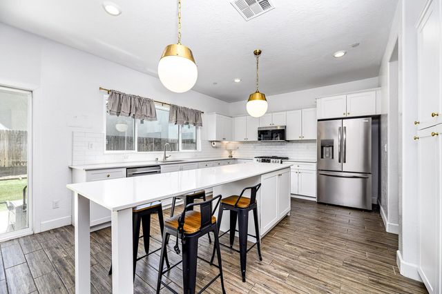 365 Huntington Avenue S, Madera, CA 93636