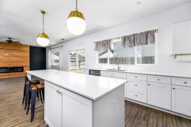 365 Huntington Avenue S, Madera, CA 93636