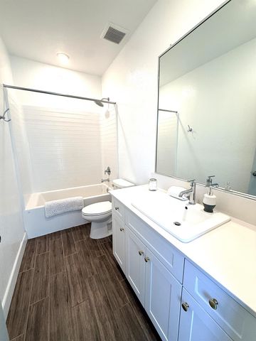 365 Huntington Avenue S, Madera, CA 93636