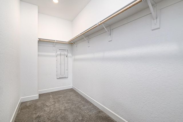 365 Huntington Avenue S, Madera, CA 93636