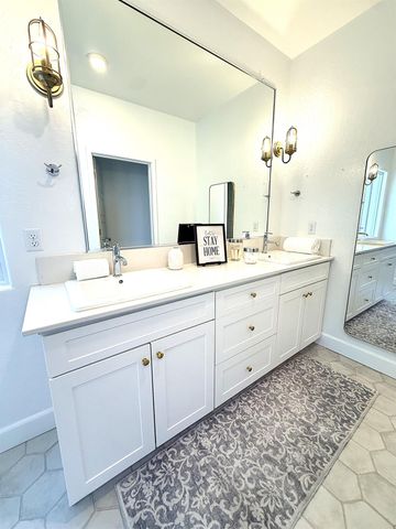 365 Huntington Avenue S, Madera, CA 93636