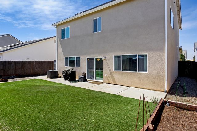 365 Huntington Avenue S, Madera, CA 93636