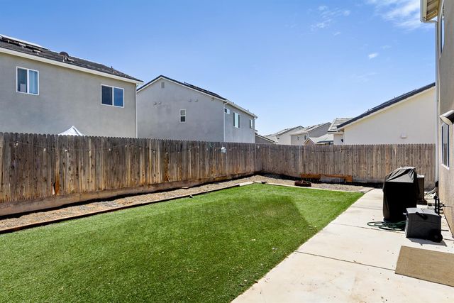 365 Huntington Avenue S, Madera, CA 93636