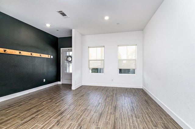 365 Huntington Avenue S, Madera, CA 93636