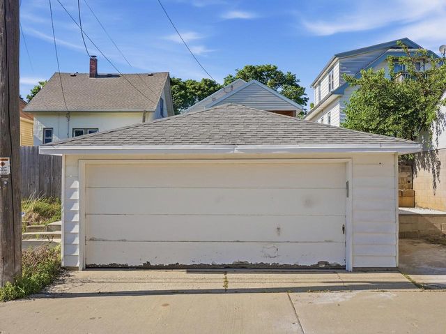 2247 E Vollmer AVENUE, Milwaukee, WI 53207