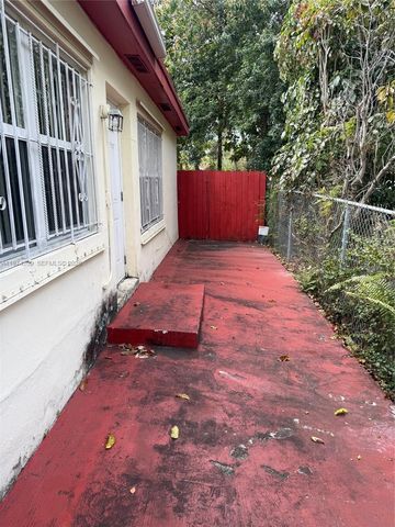 130 NW 124th St, North Miami, FL 33168