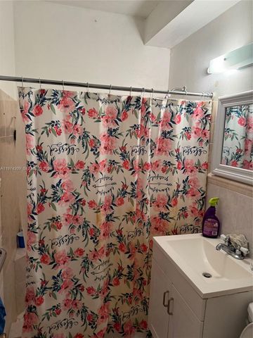 130 NW 124th St, North Miami, FL 33168