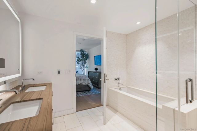 888 W E Street 2206, San Diego, CA 92101