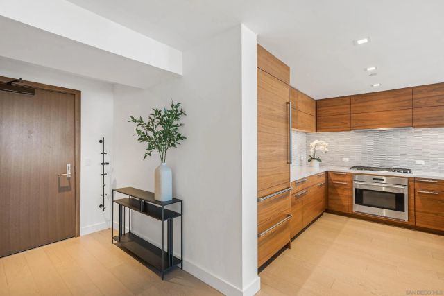 888 W E Street 2206, San Diego, CA 92101