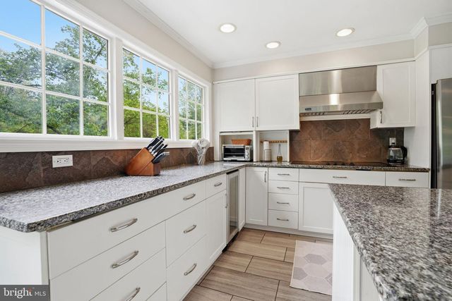 12 COVENTRY LN, Hopewell, NJ 08525