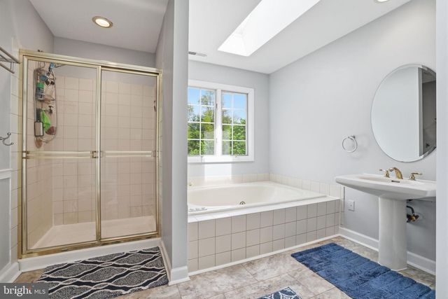 12 COVENTRY LN, Hopewell, NJ 08525