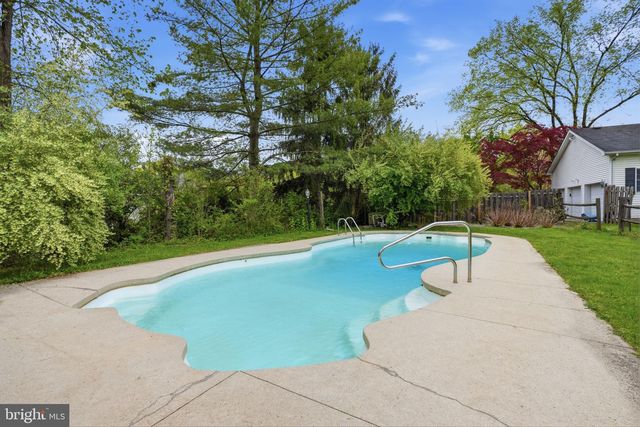 12 COVENTRY LN, Hopewell, NJ 08525