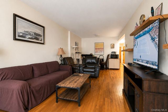 3121 46th Street, Astoria, NY 11103