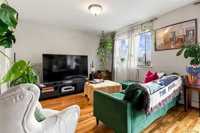 3121 46th Street, Astoria, NY 11103