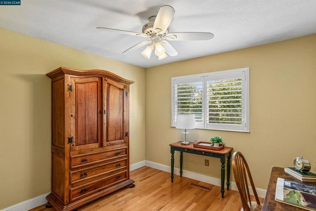 5256 Pebble Glen Dr, Concord, CA 94521