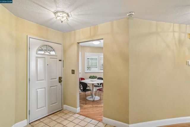 5256 Pebble Glen Dr, Concord, CA 94521