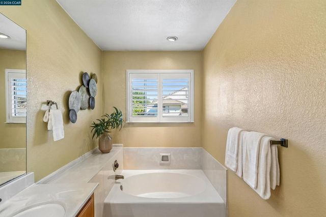 5256 Pebble Glen Dr, Concord, CA 94521