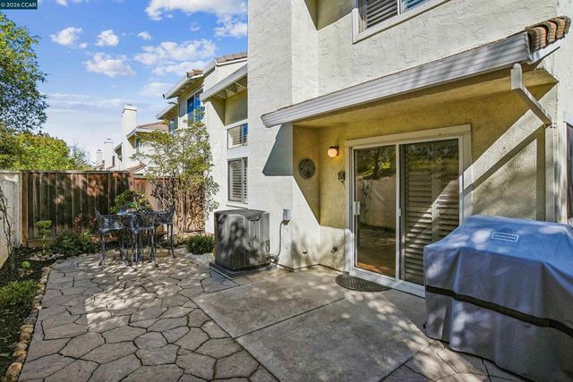 5256 Pebble Glen Dr, Concord, CA 94521