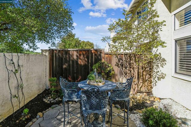 5256 Pebble Glen Dr, Concord, CA 94521