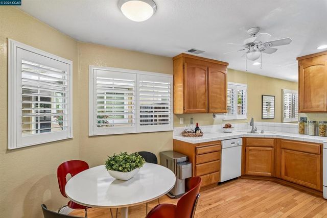 5256 Pebble Glen Dr, Concord, CA 94521