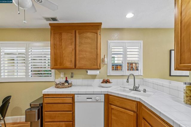 5256 Pebble Glen Dr, Concord, CA 94521