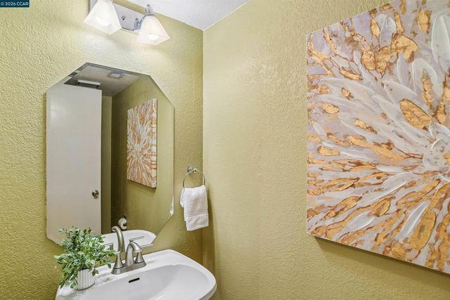 5256 Pebble Glen Dr, Concord, CA 94521