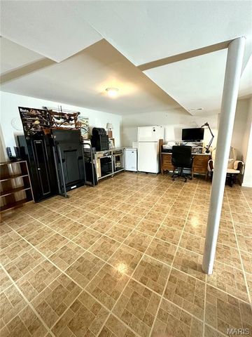 1700 E 9th Street, Washington, MO 63090