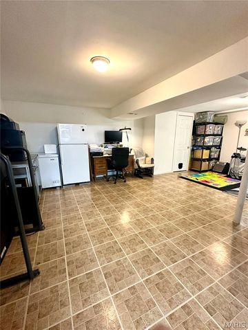 1700 E 9th Street, Washington, MO 63090