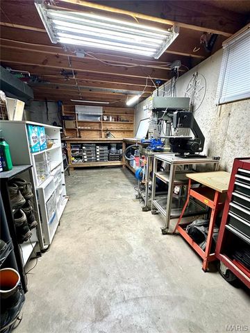 1700 E 9th Street, Washington, MO 63090
