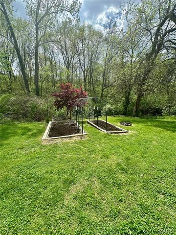 1700 E 9th Street, Washington, MO 63090