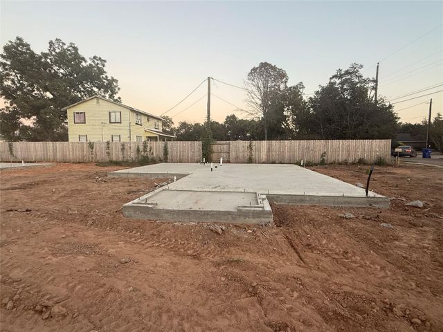 2700 S 2nd C, Waco, TX 76706