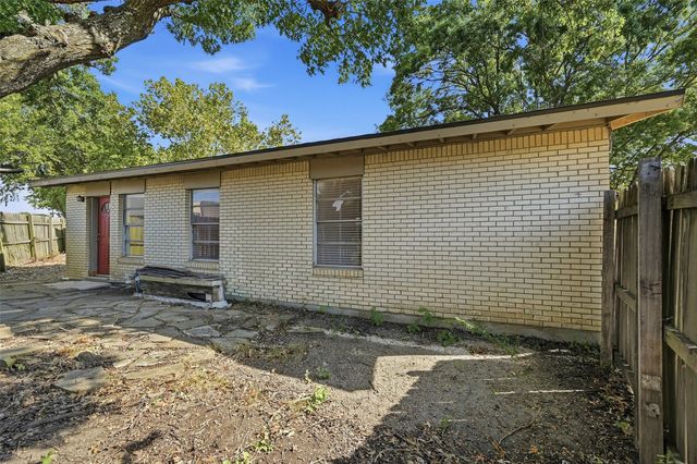 636 S Andrews Avenue, Sherman, TX 75090