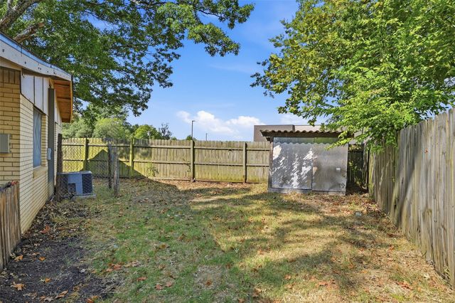636 S Andrews Avenue, Sherman, TX 75090