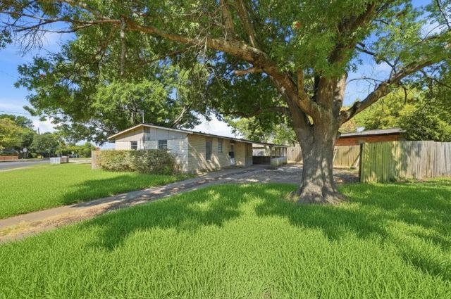 636 S Andrews Avenue, Sherman, TX 75090