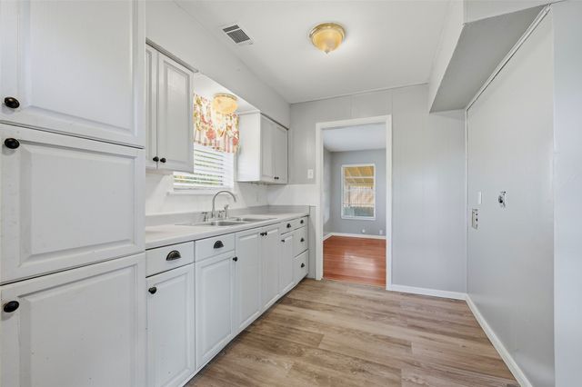 636 S Andrews Avenue, Sherman, TX 75090