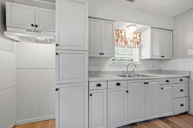 636 S Andrews Avenue, Sherman, TX 75090