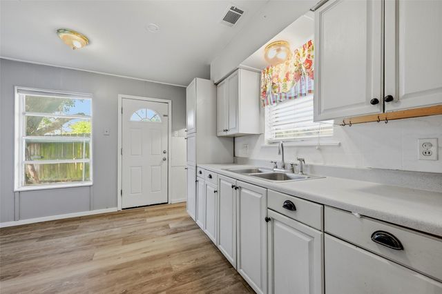 636 S Andrews Avenue, Sherman, TX 75090